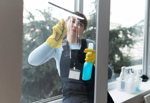 Nettoyage de vitres intérieures et extérieures à la Côte